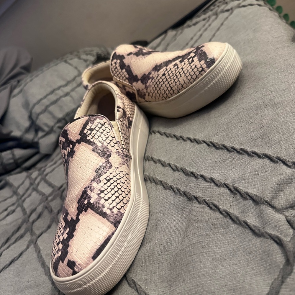 Steve Madden Pink and Black Snake Print Sneakers - Picture 6 of 13